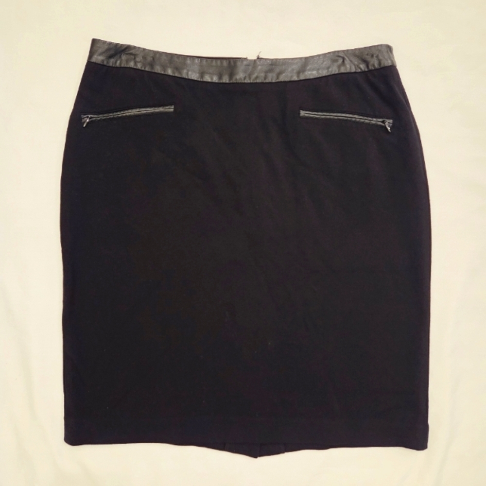 Talbots Faux Leather Trim Knit Shirt With Zippered Pockets Size 10 32.5" Waist